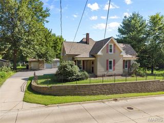 683 Glen Crossing Road, Glen Carbon, IL 62034