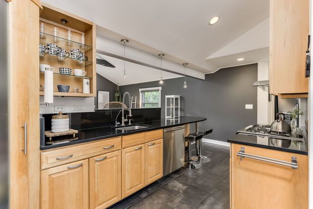 21W363 Walnut Road, Glen Ellyn, IL 60137
