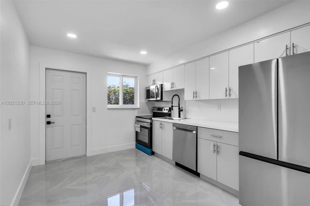 821 SW 7th Ave 2, Hallandale Beach, FL 33009