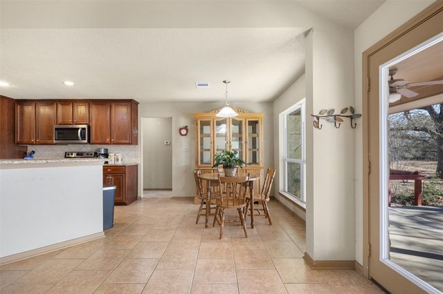 2412 County Road 424, Dime Box, TX 77853