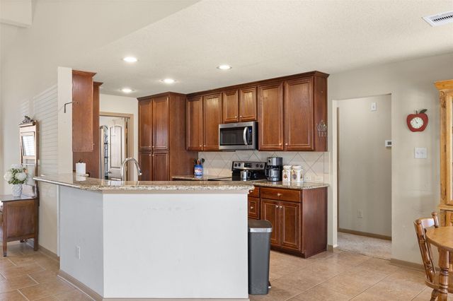 2412 County Road 424, Dime Box, TX 77853