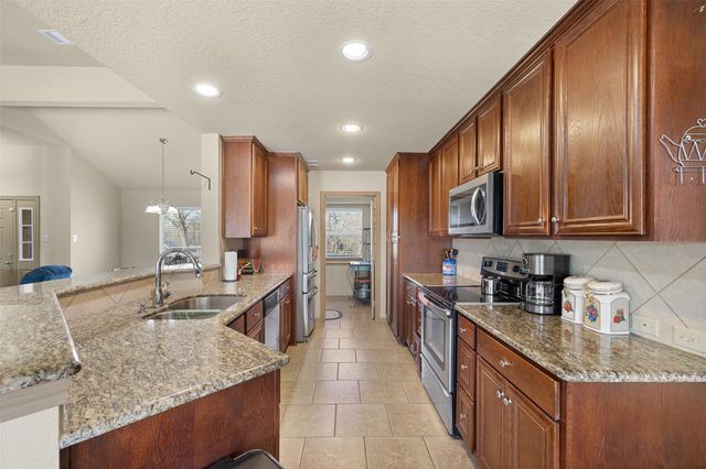 2412 County Road 424, Dime Box, TX 77853