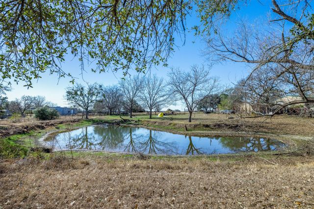 2412 County Road 424, Dime Box, TX 77853