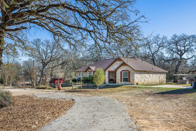 2412 County Road 424, Dime Box, TX 77853
