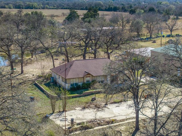 2412 County Road 424, Dime Box, TX 77853