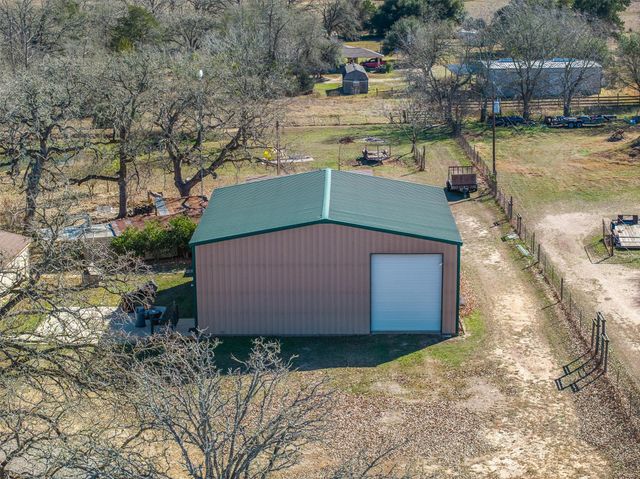 2412 County Road 424, Dime Box, TX 77853
