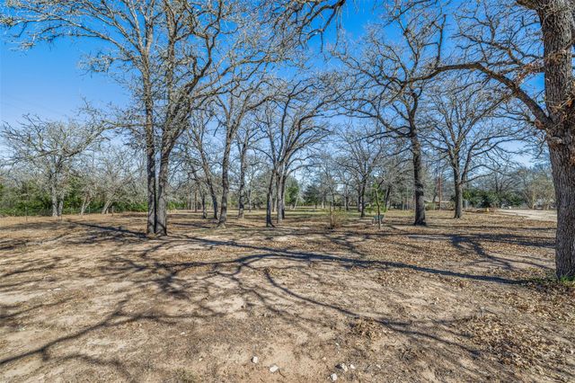 2412 County Road 424, Dime Box, TX 77853