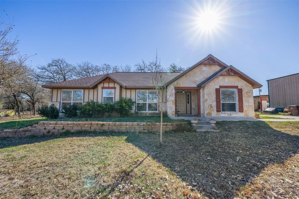 2412 County Road 424, Dime Box, TX 77853