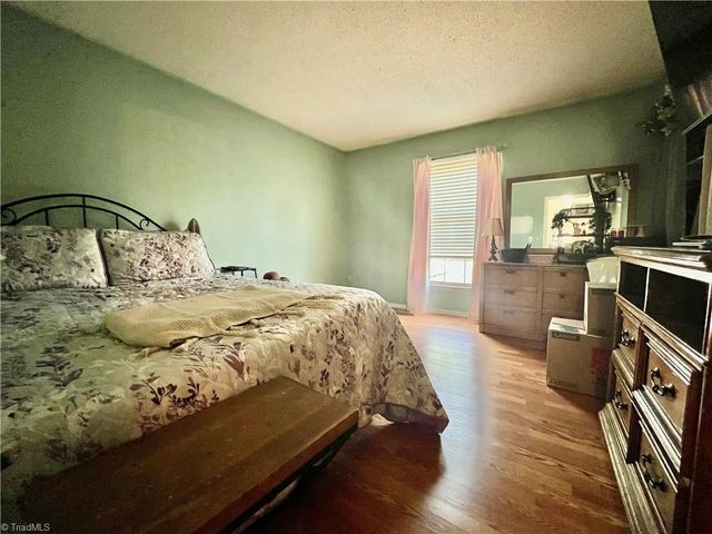 3959 Valley Court A, Winston-salem, NC 27106