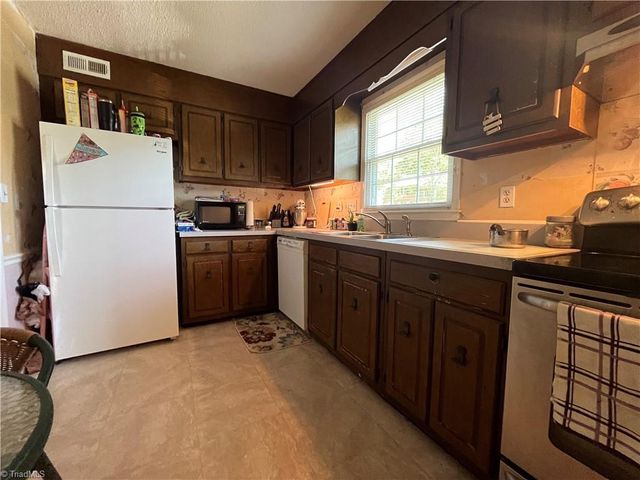 3959 Valley Court A, Winston-salem, NC 27106