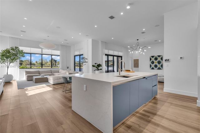 5765 SW 104th Ter, Cooper City, FL 33328