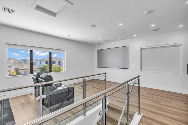 5765 SW 104th Ter, Cooper City, FL 33328