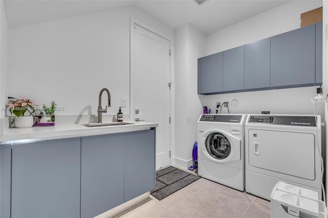 5765 SW 104th Ter, Cooper City, FL 33328