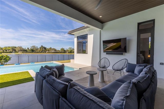 5765 SW 104th Ter, Cooper City, FL 33328