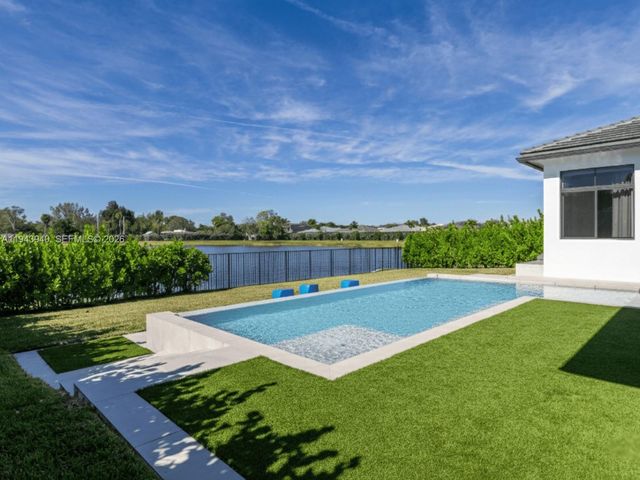 5765 SW 104th Ter, Cooper City, FL 33328