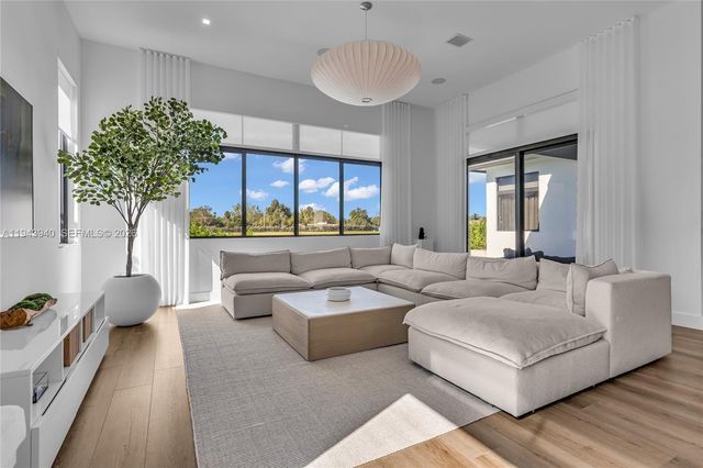 5765 SW 104th Ter, Cooper City, FL 33328