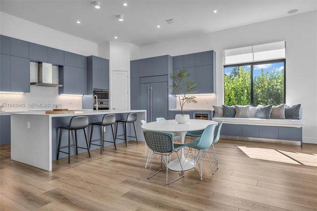 5765 SW 104th Ter, Cooper City, FL 33328