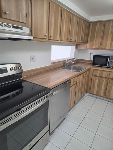 8015 SW 107th Ave 313, Miami, FL 33173