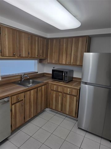 8015 SW 107th Ave 313, Miami, FL 33173