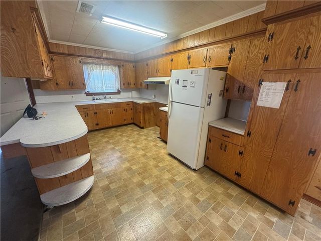 6305 SHREVEPORT Highway, Pineville, LA 71360