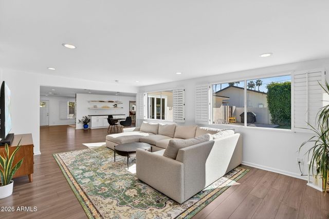 531 W STELLA Lane, Phoenix, AZ 85013