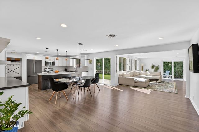 531 W STELLA Lane, Phoenix, AZ 85013