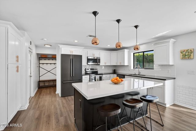 531 W STELLA Lane, Phoenix, AZ 85013