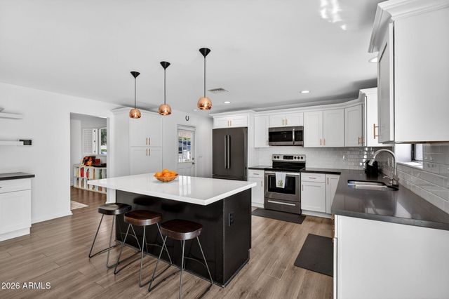 531 W STELLA Lane, Phoenix, AZ 85013