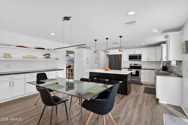 531 W STELLA Lane, Phoenix, AZ 85013