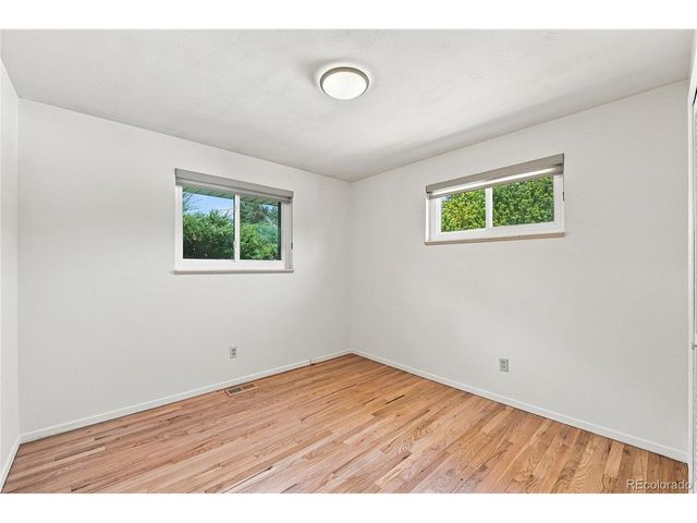 7290 S Penrose Ct, Centennial, CO 80122