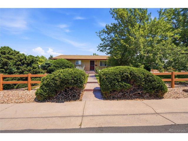 7290 S Penrose Ct, Centennial, CO 80122