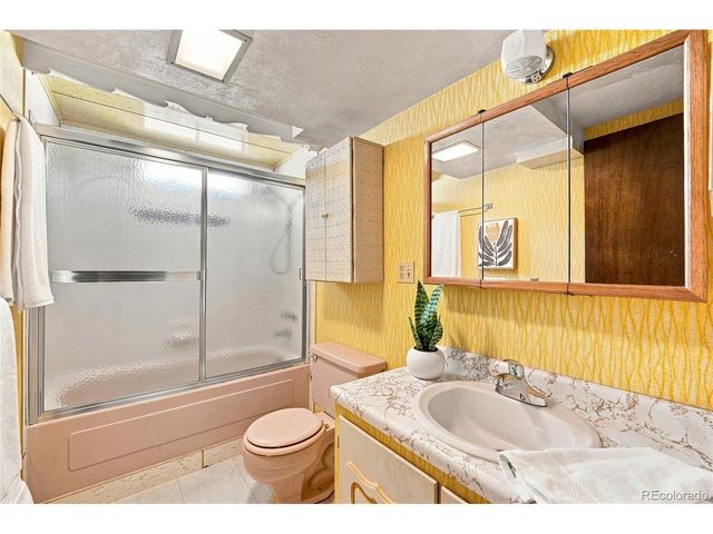7290 S Penrose Ct, Centennial, CO 80122