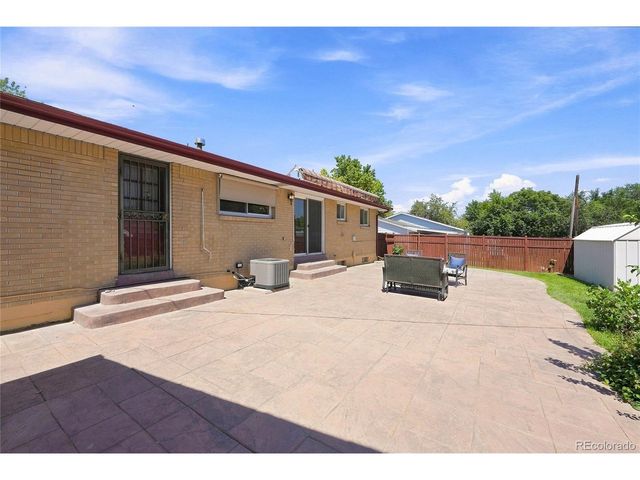 7290 S Penrose Ct, Centennial, CO 80122