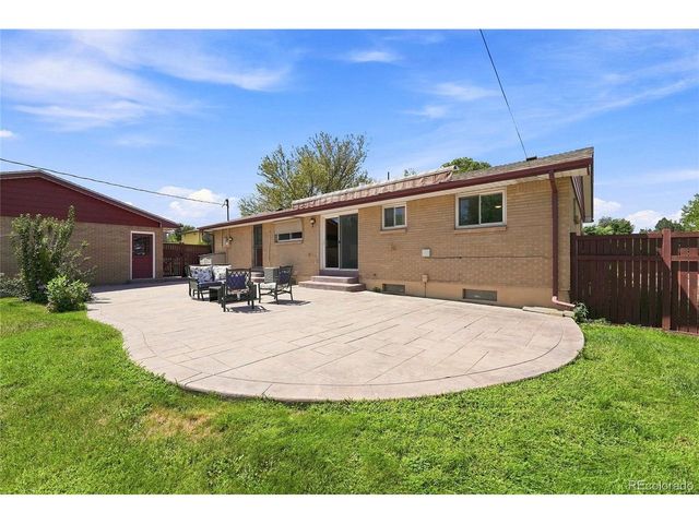 7290 S Penrose Ct, Centennial, CO 80122