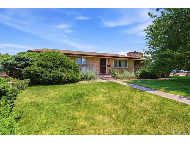 7290 S Penrose Ct, Centennial, CO 80122