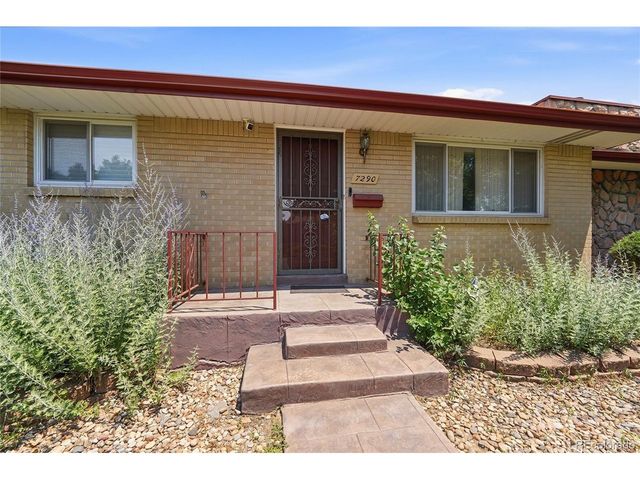7290 S Penrose Ct, Centennial, CO 80122