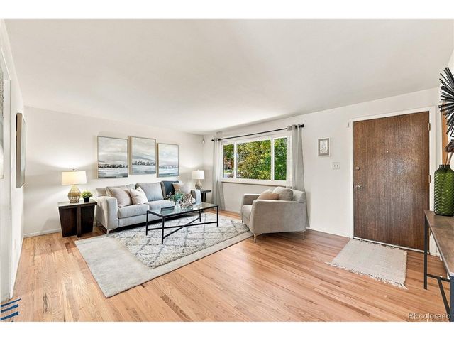 7290 S Penrose Ct, Centennial, CO 80122