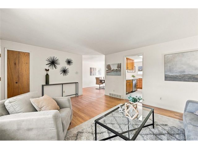 7290 S Penrose Ct, Centennial, CO 80122