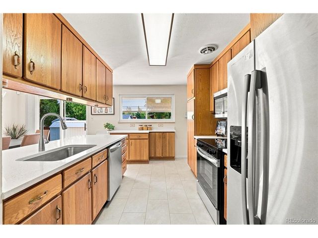 7290 S Penrose Ct, Centennial, CO 80122