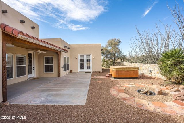 8801 Silk Oak Court, Las Cruces, NM 88011