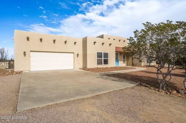 8801 Silk Oak Court, Las Cruces, NM 88011