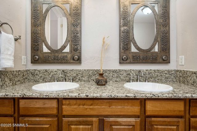 8801 Silk Oak Court, Las Cruces, NM 88011