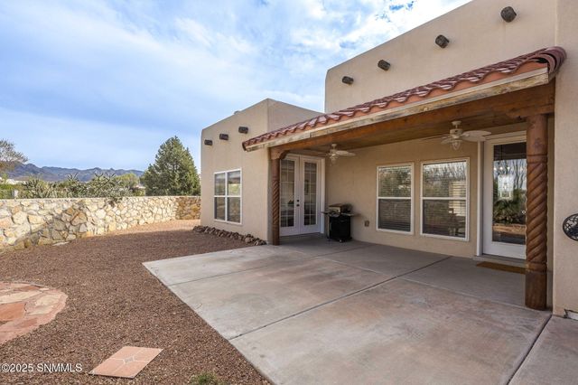 8801 Silk Oak Court, Las Cruces, NM 88011