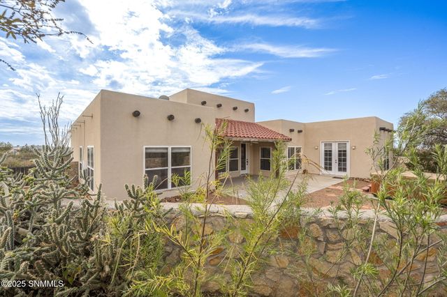 8801 Silk Oak Court, Las Cruces, NM 88011