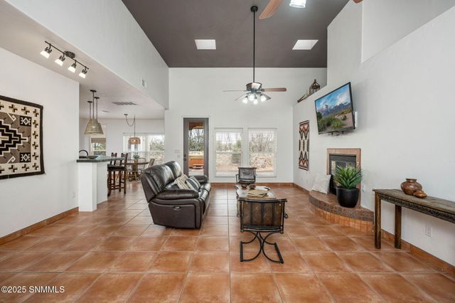 8801 Silk Oak Court, Las Cruces, NM 88011