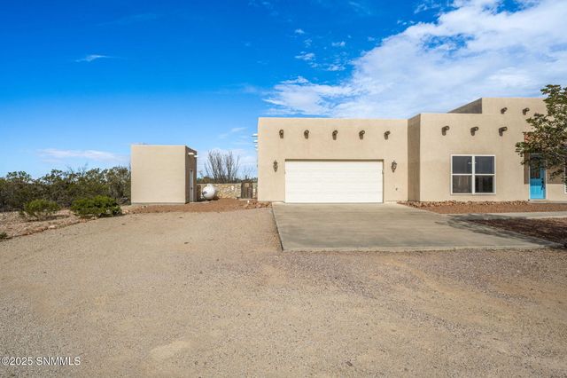 8801 Silk Oak Court, Las Cruces, NM 88011