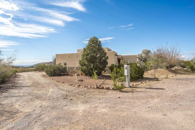 8801 Silk Oak Court, Las Cruces, NM 88011