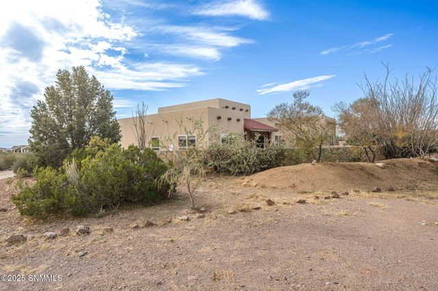 8801 Silk Oak Court, Las Cruces, NM 88011