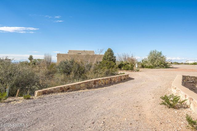 8801 Silk Oak Court, Las Cruces, NM 88011