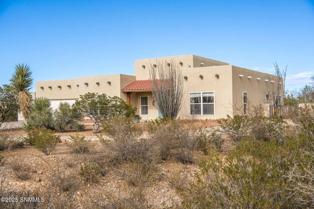 8801 Silk Oak Court, Las Cruces, NM 88011